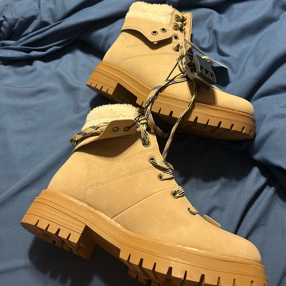 Time and Tru Camel Lace-Up Boots with Faux Fur - Picture 4 of 6